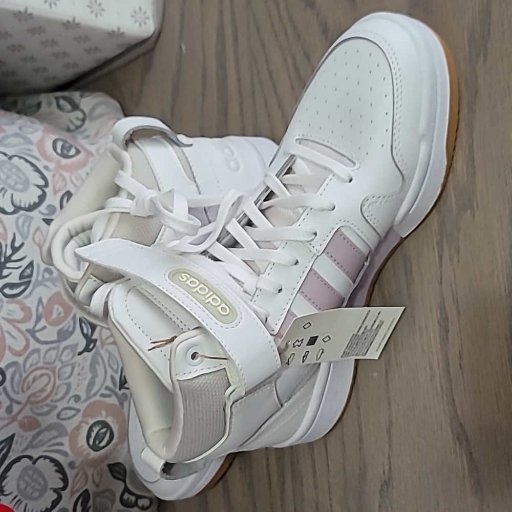 Adidas Sneakers